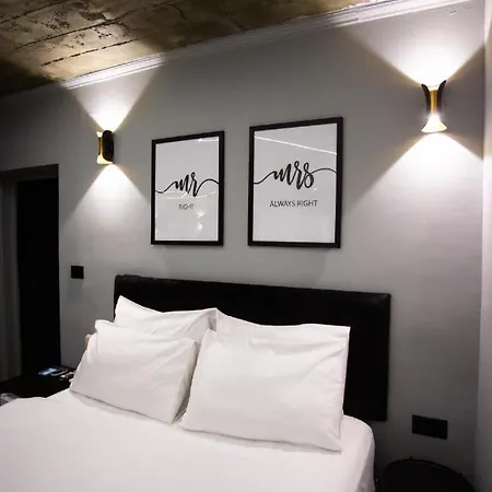 Hotell The Bubbles - Jacuzzi Tirana