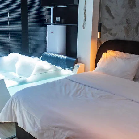 Szálloda The Bubbles - Jacuzzi Tirana