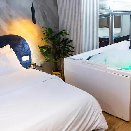 The Bubbles - Jacuzzi Szálloda Tirana