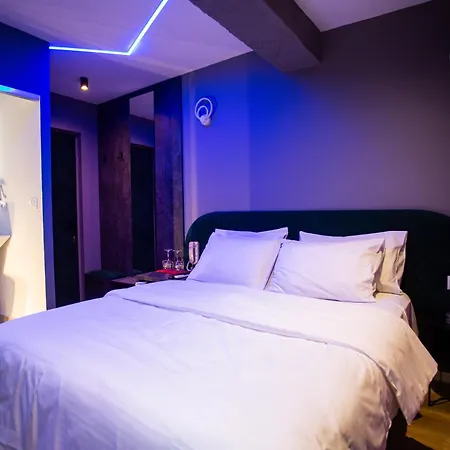 Hotell The Bubbles - Jacuzzi Tirana