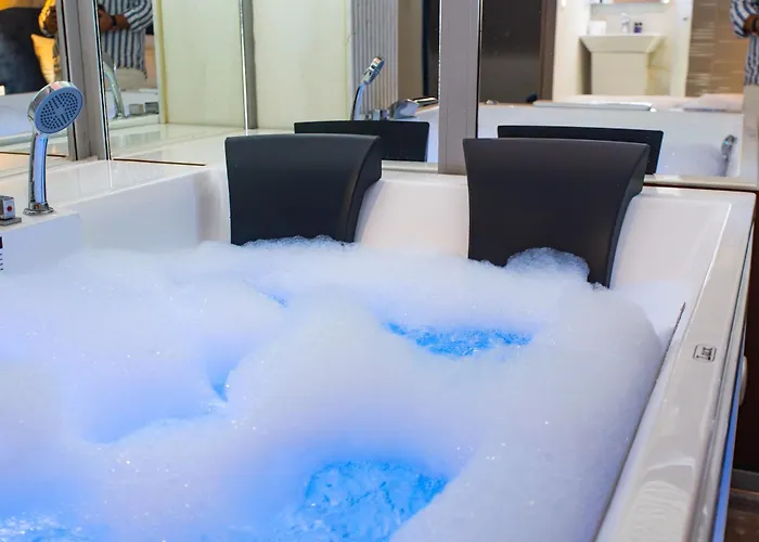 The Bubbles - Jacuzzi Hotel Tirana