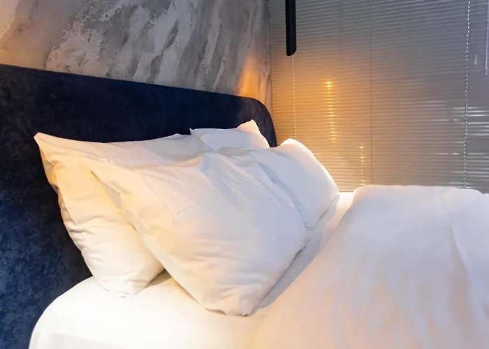 The Bubbles - Jacuzzi * Tirana