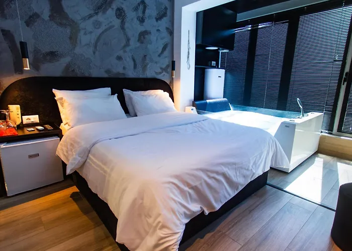 The Bubbles - Jacuzzi Hotel