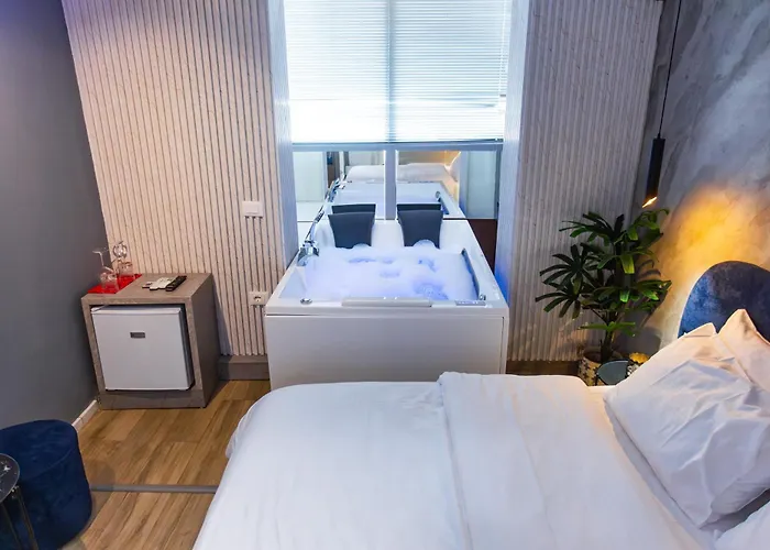 The Bubbles - Jacuzzi * Tirana