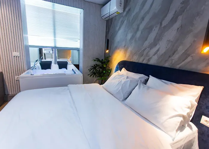 The Bubbles - Jacuzzi * Tirana