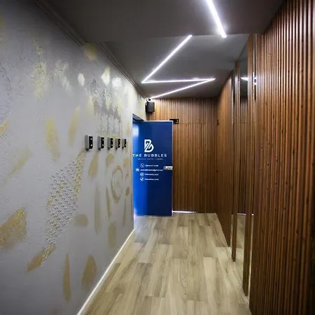 The Bubbles - Jacuzzi 酒店 地拉那