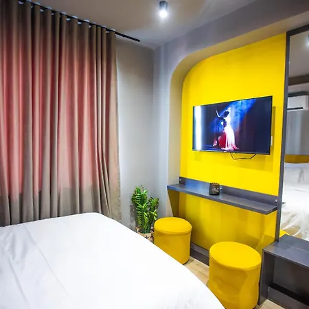 酒店 The Bubbles - Jacuzzi 地拉那