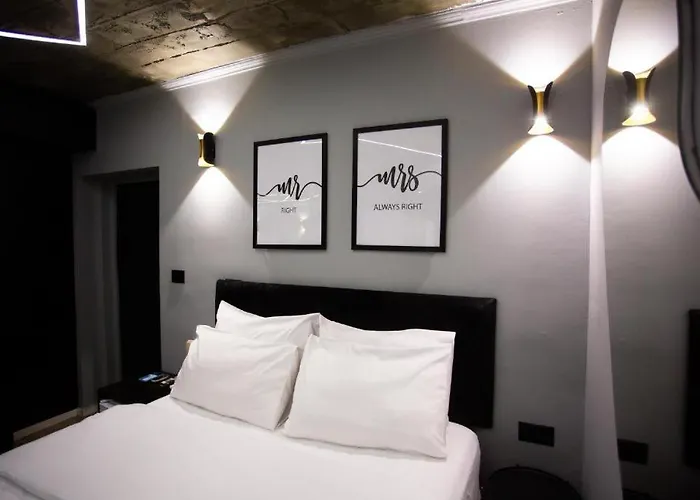 Hotel The Bubbles - Jacuzzi Tirana