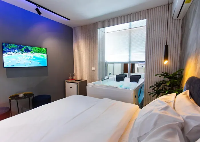 The Bubbles - Jacuzzi Tirana