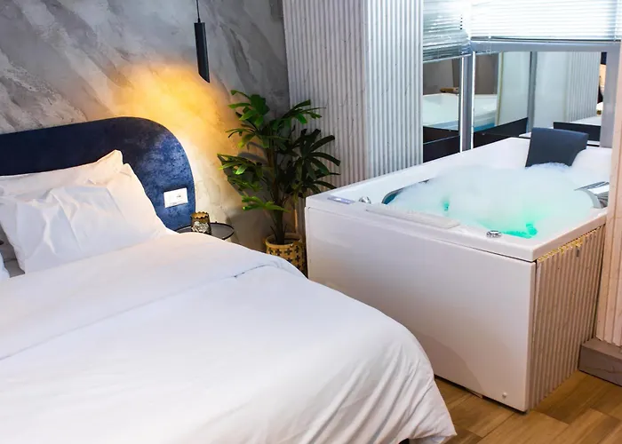 The Bubbles - Jacuzzi Hotel Tirana