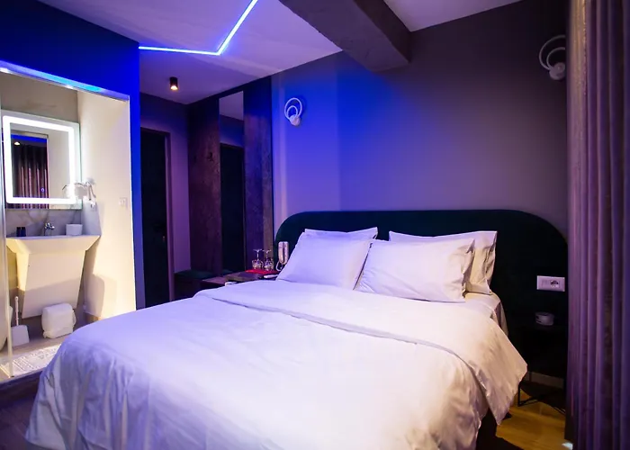 Hotel The Bubbles - Jacuzzi Tirana