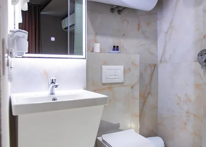 Hotel The Bubbles - Jacuzzi Tirana