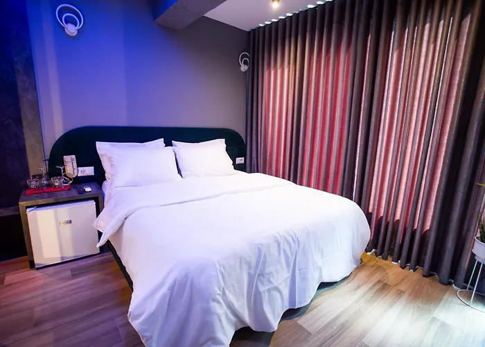 The Bubbles - Jacuzzi Tirana